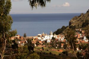 Copcabana-townscape-lake-Titicaca