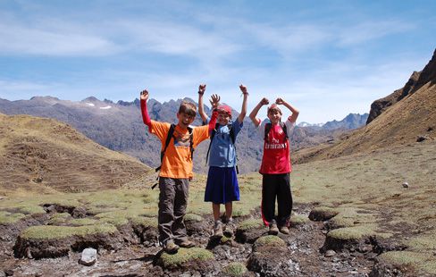 Family_lares_trek_peru