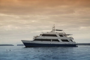 galapagos_yacht_eric